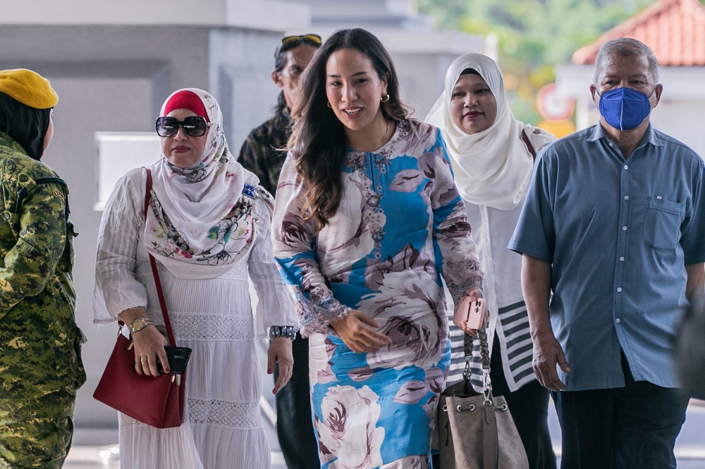 Former prime minister Datuk Seri Najib Razak's daughter Nooryana Najwa arrives at Kuala Lumpur High Court October 11, 2022. — Picture by Hari Anggara