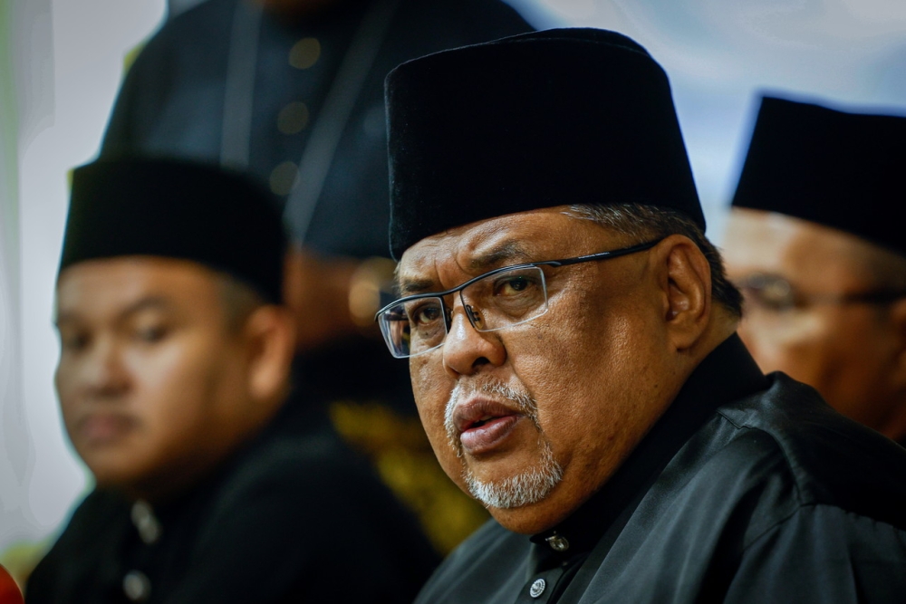 Datuk Seri Ab Rauf Yusoh took his oath of office as the 13th Chief Minister of Melaka yesterday. ― Bernama pic