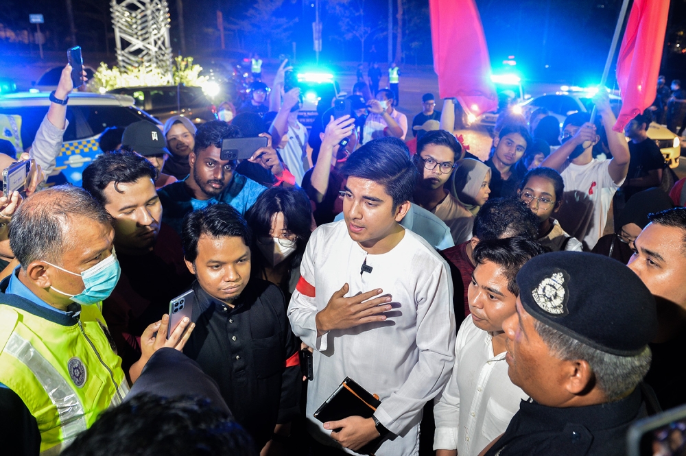 Pemuda president Syed Saddiq Abdul Rahman speaks to the media outside the UiTM Shah Alam compound on his attempt to enter the campus for the Jelajah Mansuh Auku programme, March 30, 2023. — Picture by Miera Zulyana