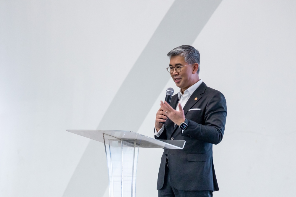 International Trade and Industry Minister Tengku Datuk Seri Zafrul Tengku Abdul Aziz noted that one of Miti’s priorities for 2023 was to expand trade, for which halal goods and services could play a more prominent role. — Picture by Firdaus Latif