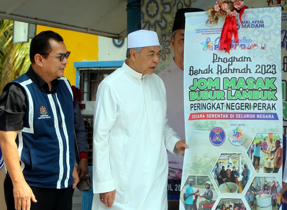 Deputy Prime Minister Datuk Seri Ahmad Zahid Hamidi attends a ‘bubur lambuk’ cooking event in Bagan Datuk April 1, 2023. — Bernama pic 