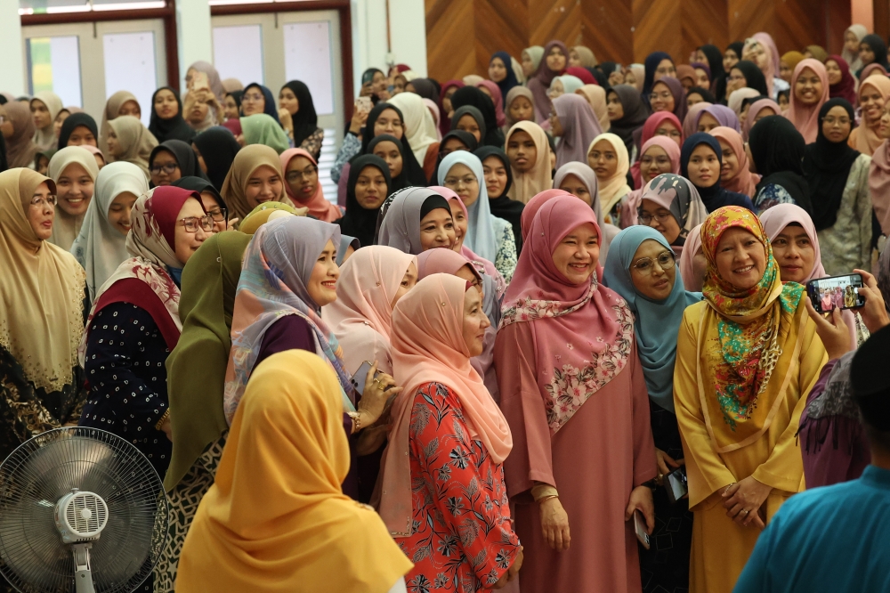Education Minister Fadhlina Sidek poses for a picture during the iftar with educators event at the Perlis Teachers’ Training Institute in Kangar April 1, 2023. — Bernama pic