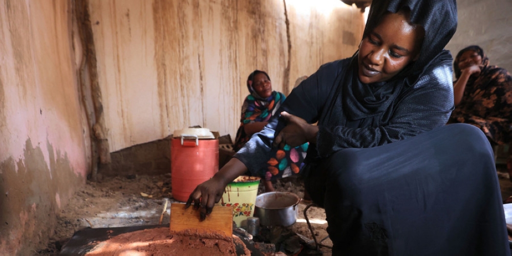 Sudanese women prepare 