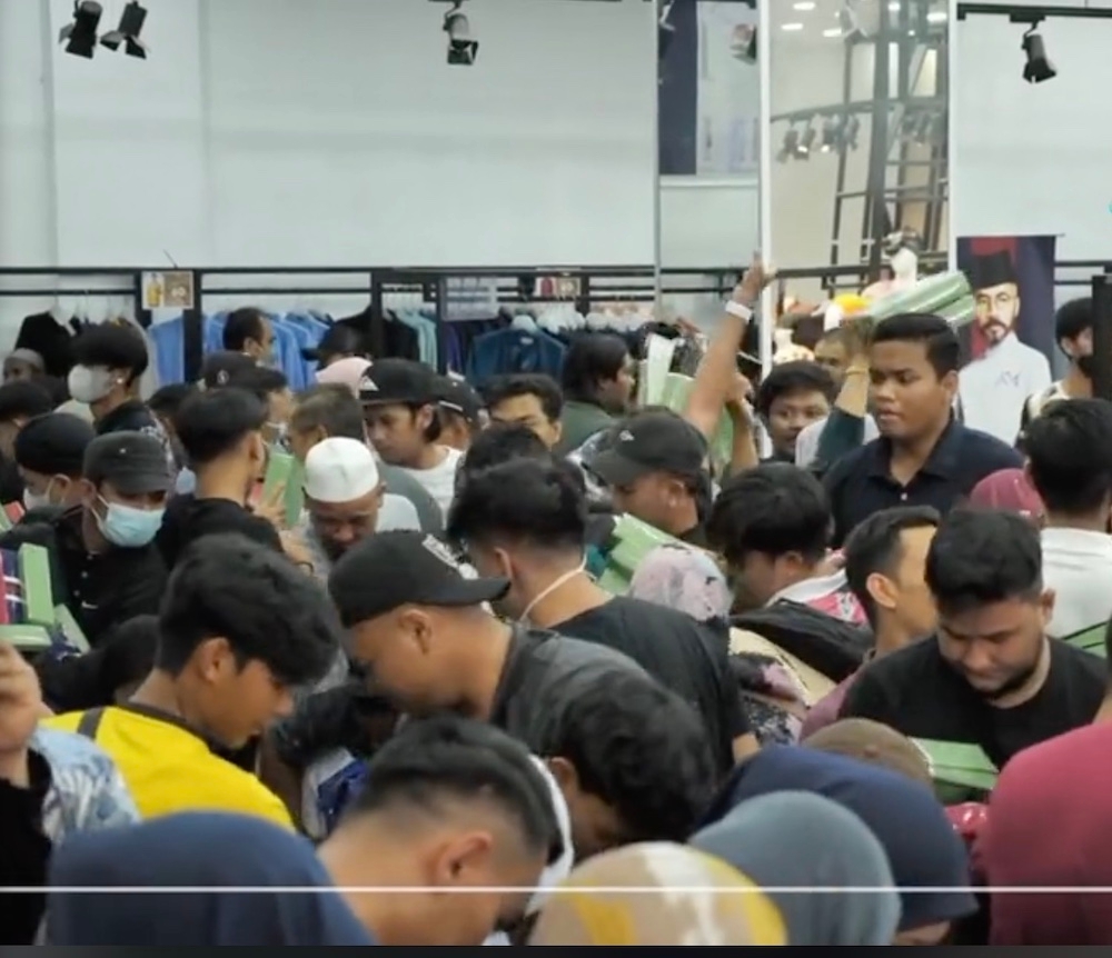 The resulting frenzy quickly spiralled out of control as shared on social media platforms TikTok and Twitter, showing customers sandwiched between one another and tussling to grab the heavily-discounted items. — Screengrab from TikTok/uciluna