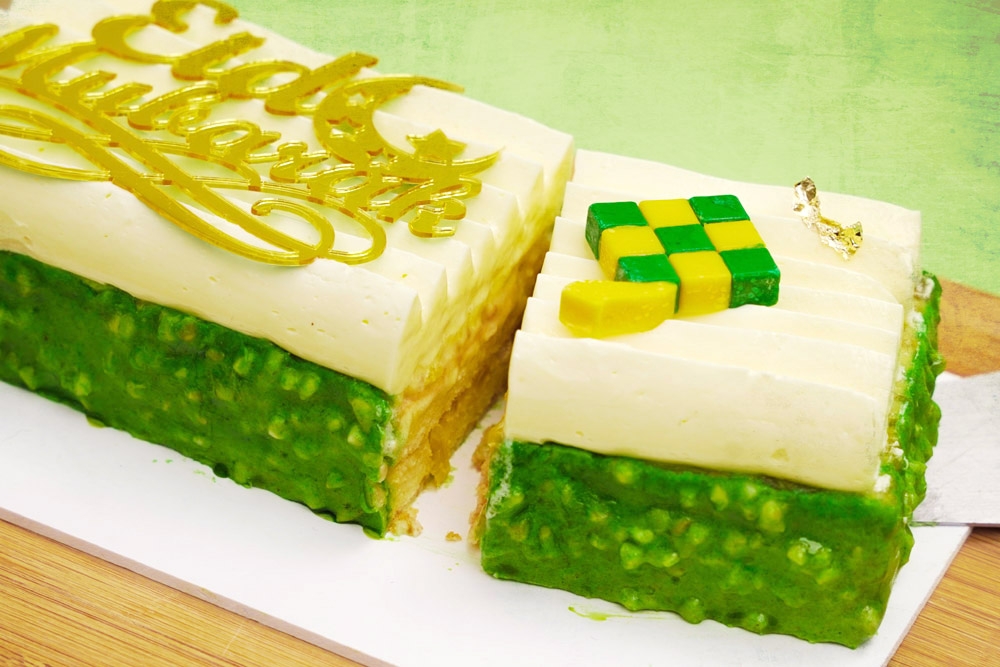 The Lebaran Manis Pengat Nangka Entremet is inspired by 'pengat nangka.'