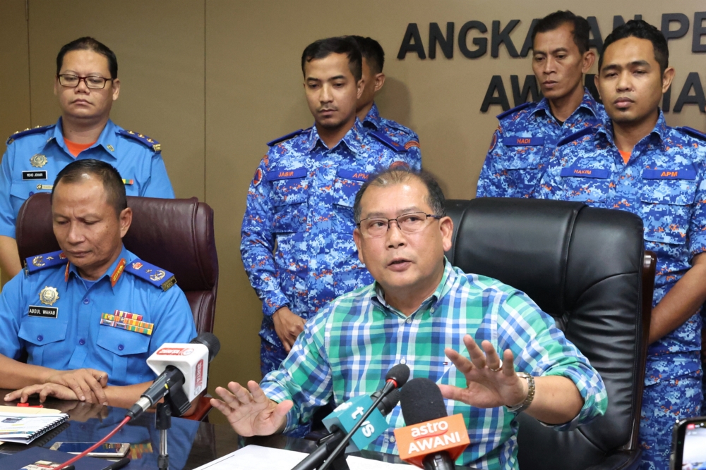 Deputy Minister in the Prime Minister’s Department (Sabah, Sarawak Affairs and Special Functions) Datuk Wilson Ugak Kumbong speaks after visiting the Sarawak Civil Defence Force (APM) office in Kuching December 29, 2022. — Bernama pic