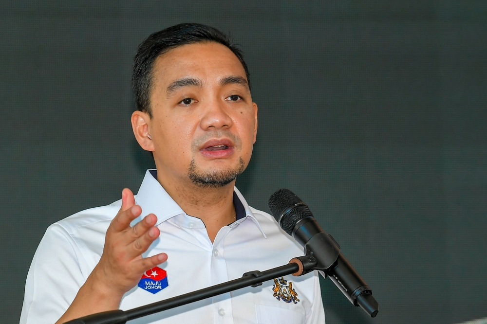 Johor Menteri Besar Datuk Onn Hafiz Ghazi hopes that no parties will attempt to dispute and confuse the Orang Asli in this matter. — Bernama pic