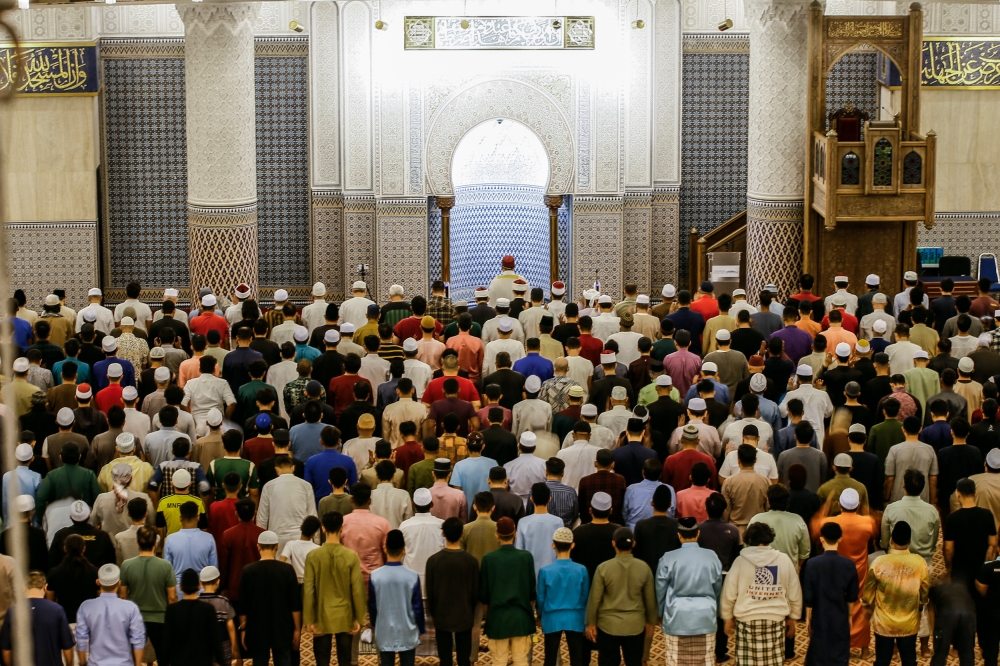 Muslim worshippers perform tarawih prayers on the eve of Ramadan at National Mosque in Kuala Lumpur March 22, 2023. ― Picture by Hari Anggara