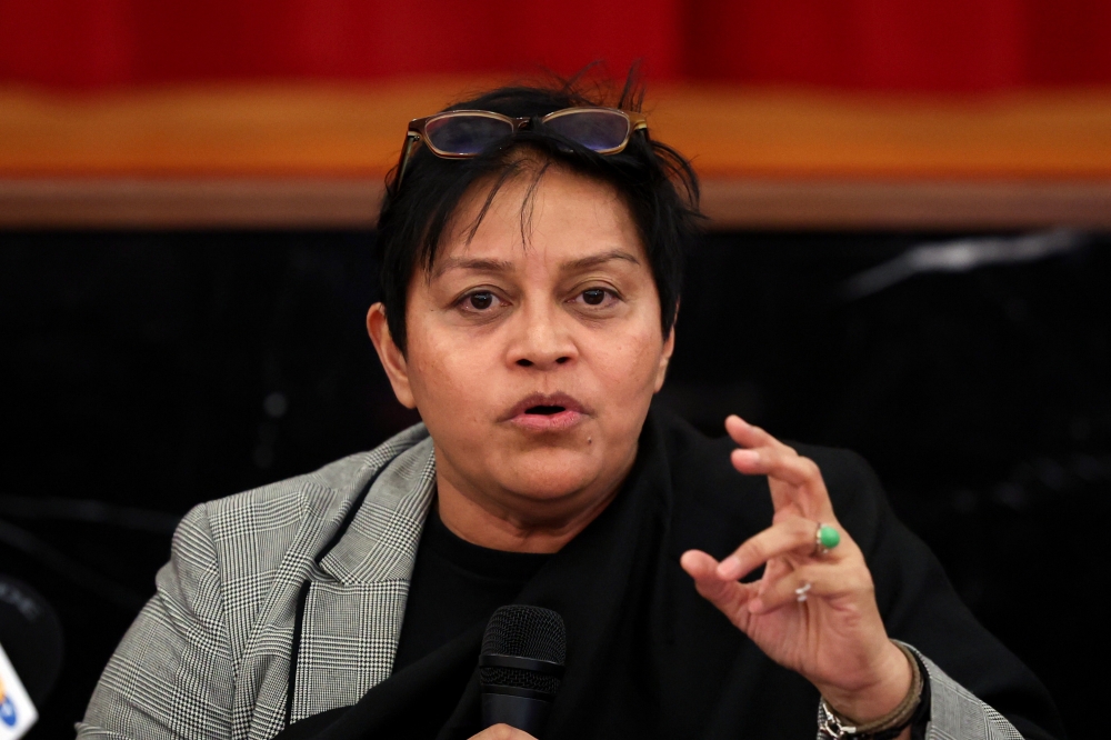Only the judiciary has authority to evaluate alleged breaches of ethics involving Datuk Mohd Nazlan Mohd Ghazali, the trial judge in ex-prime minister Datuk Seri Najib Razak’s SRC case, said Datuk Seri Azalina Othman Said today. — Bernama pic
