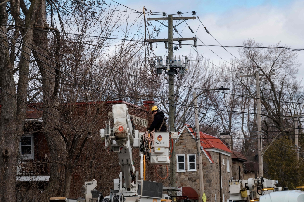Hundreds of thousands without power in Canada after ice storm | Malay Mail