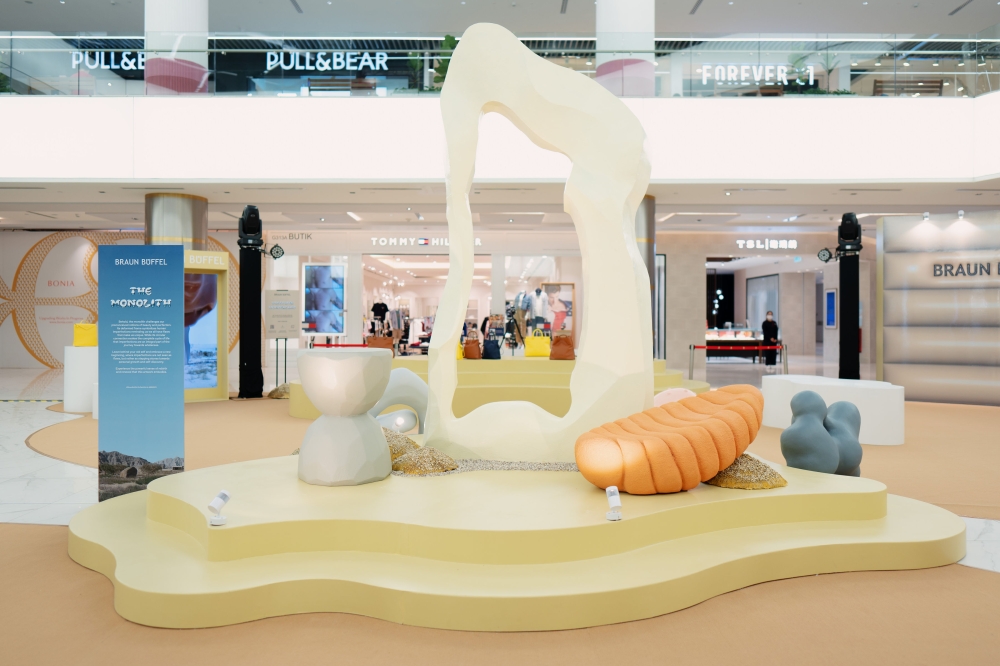Visitors can explore and ‘inflate’ their senses at an artistic pop-up showcase on the ground floor of 1 Utama. — Picture courtesy of Braun Buffel