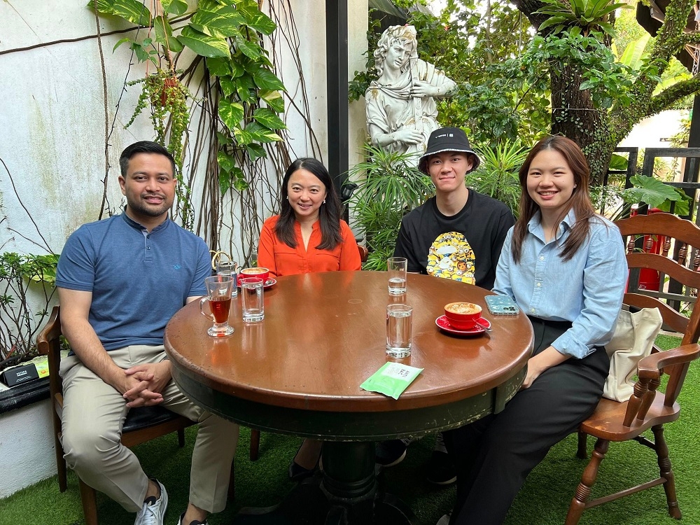 Youth and Sports Minister Hannah Yeoh said met with Lee together with Road to Gold (RTG) Coordinator Stuart Ramalingam this morning, and it was a positive meeting as Lee supported the RTG initiative and was thankful to be included in the project. ― Picture via Facebook/Hannah Yeoh