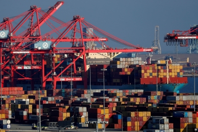 Top US shipping gateway mostly closes due to port worker shortage, says employer group - Vimarsana News