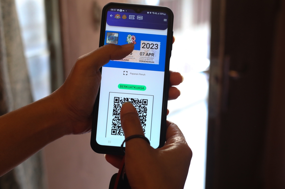 A total of 2.971 million vehicle owners have downloaded and registered through the MyJPJ application since it was introduced on February 10. — Picture by Ahmad Zamzahuri