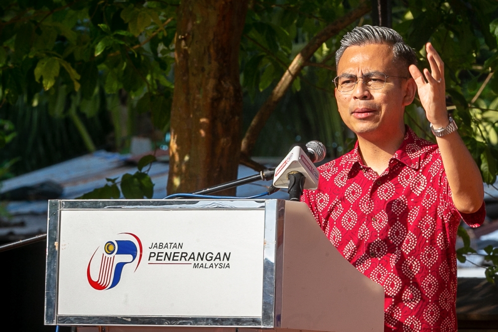 Communications and Digital Minister Fahmi Fadzil speaking during the Sumbangan Cahaya Ramadan at PPR Kerinchi,Pantai Dalam, April 9, 2023. — Picture by Raymond Manuel