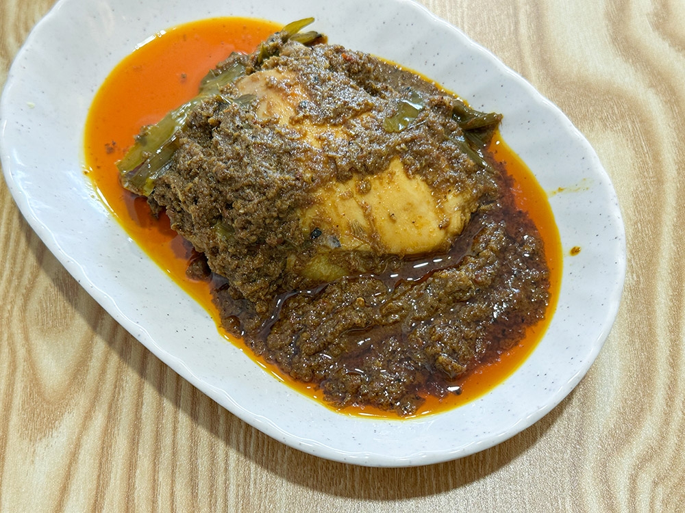 'Rendang ayam' is a good choice too for the 'nasi lemak' with its rich gravy.