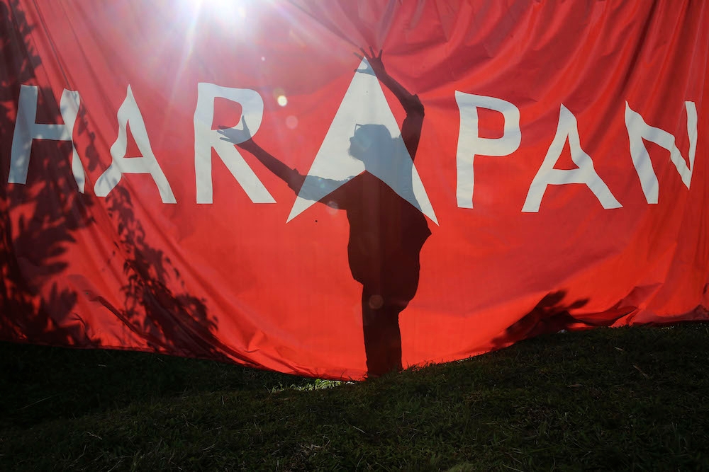 Umno’s insistence on a royal pardon for disgraced former prime minister Datuk Seri Mohd Najib Razak could cost new ally Pakatan Harapan in looming state elections. — Picture by Yusof Mat Isa