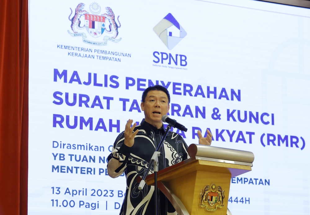 Local Government Development Minister Nga Kor Ming has announced the increment of RMR monthly household income eligibility application from RM3,000 to RM5,000 to benefit more people by providing opportunities for the targeted group to apply for the scheme under Syarikat Perumahan Negara Berhad. — Bernama pic 