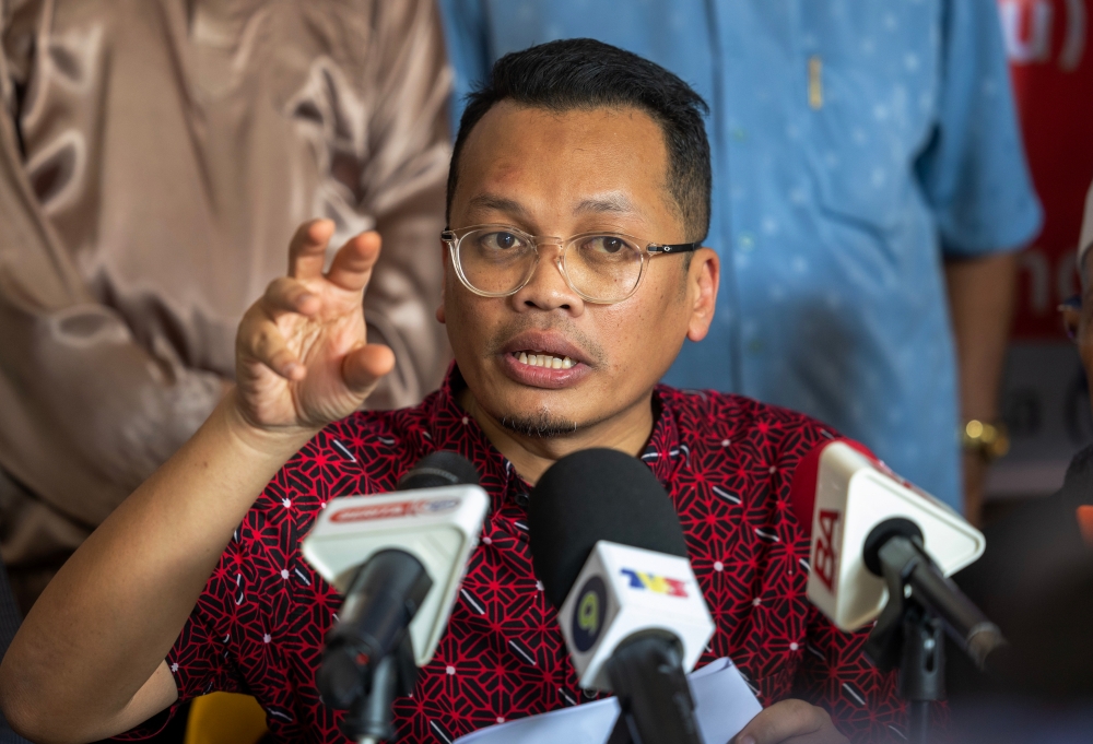 Natural Resources, Environment and Climate Change Minister Nik Nazmi Nik Ahmad speaks at a media conference after presenting aid to 50 asnaf in Kampung Parit Pasir Tumboh, Kota Baru April 15, 2023. — Bernama pic