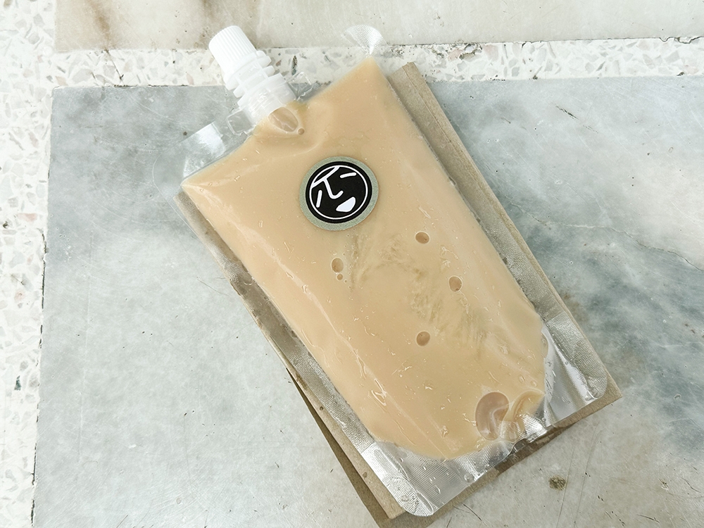 There's a variety of drinks to accompany your meal like this soy bean black tea for some cool relief