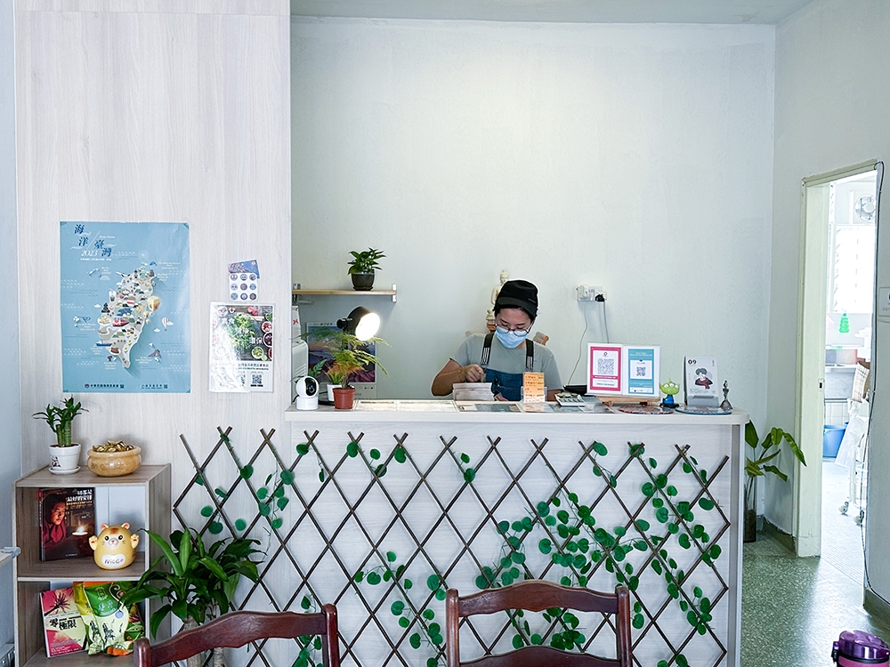 Orders can be made via Grab, WhatsApp or at their outlet in Taman OUG