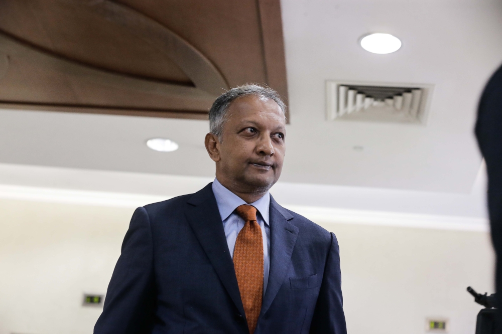 Ex-BSI Banker Sevin Swampillai is seen entering the courtroom at the Kuala Lumpur Court Complex. — Picture by Sayuti Zainudin