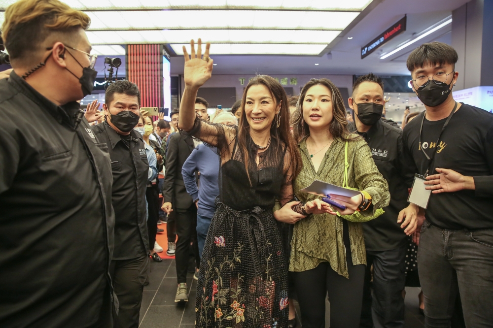 Tan Sri Michelle Yeoh waves to her fans at Pavilion Shopping Mall in Kuala Lumpur April 18, 2023. — Picture by Yusof Mat Isa
