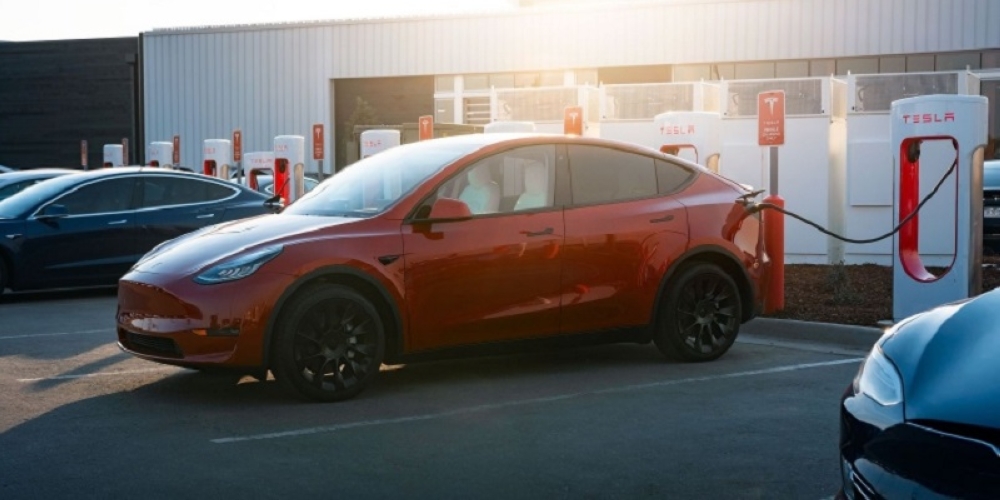 Since Miti approved Tesla’s application in March, this means they will need to fulfil their EV charging station commitments by 2026. ― SoyaCincau pic