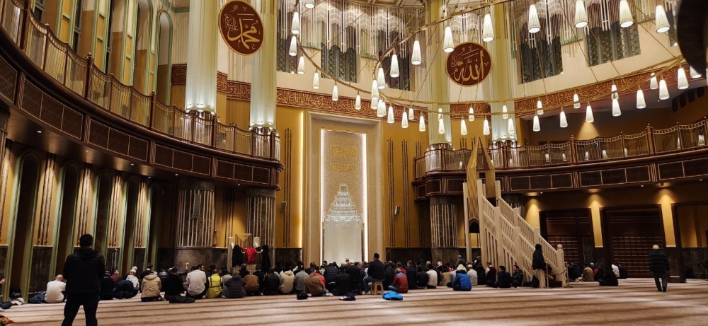 Muslims performing the Tarawih prayers at Taksim Mosque in Istanbul. — Picture by Arif Zikri