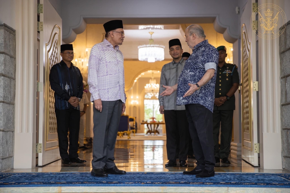 Prime Minister Datuk Seri Anwar Ibrahim (left) was granted an audience by Johor Ruler Sultan Ibrahim Sultan Iskandar at Istana Bukit Serene in Johor Baru today. — Picture from Sultan Ibrahim Sultan Iskandar’s Facebook