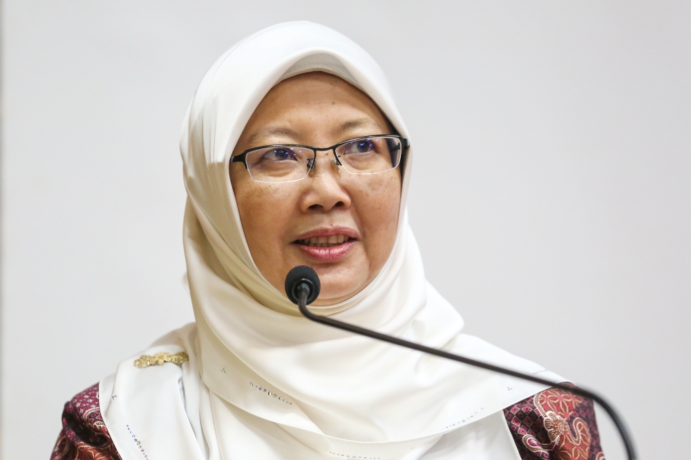 Health Minister Dr Zaliha Mustafa asked Malaysians to be grateful and reflect on the blessings received from Allah SWT. — Picture by Yusof Mat Isa