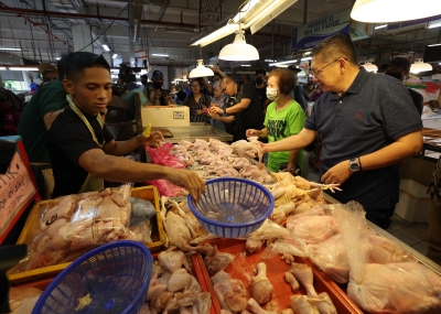 Salahuddin: Egg supply enough in east coast for Aidilfitri - Vimarsana News