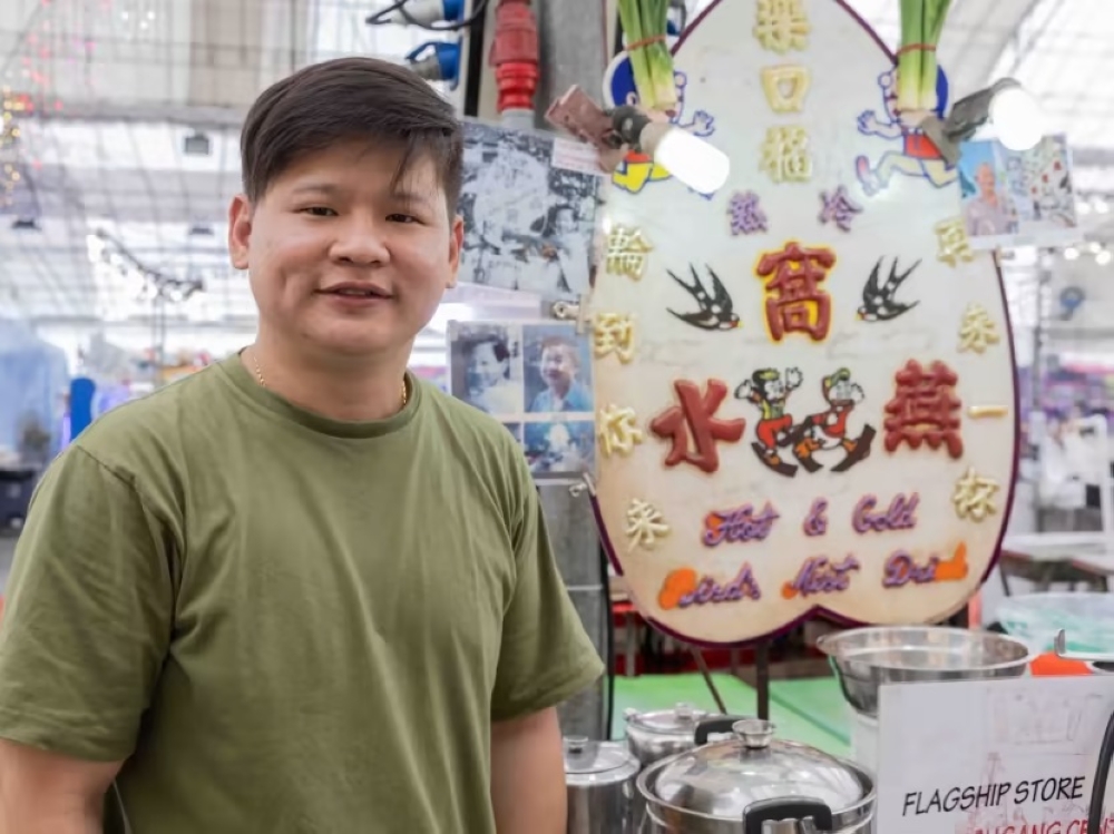 Mr Fraze Tan Boon Leng, 35, is a third-generation owner of Hock Kee Birds Nest drink stall, a family business that has been operating at night markets since the 1980s. — TODAY pic