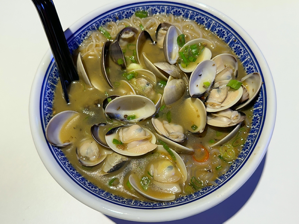 Get their Hua Diao Lala noodles that is a delicious medley of rice wine, ginger and a touch of spiciness from red chillies. — Pictures by Lee Khang Yi