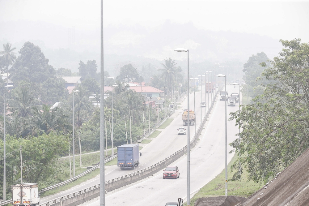 The Negeri Sembilan Health Department (JKNS) has advised the public to take extra precautions to reduce the impact of unhealthy air quality or hot weather on their health. — Picture by Sayuti Zainudin