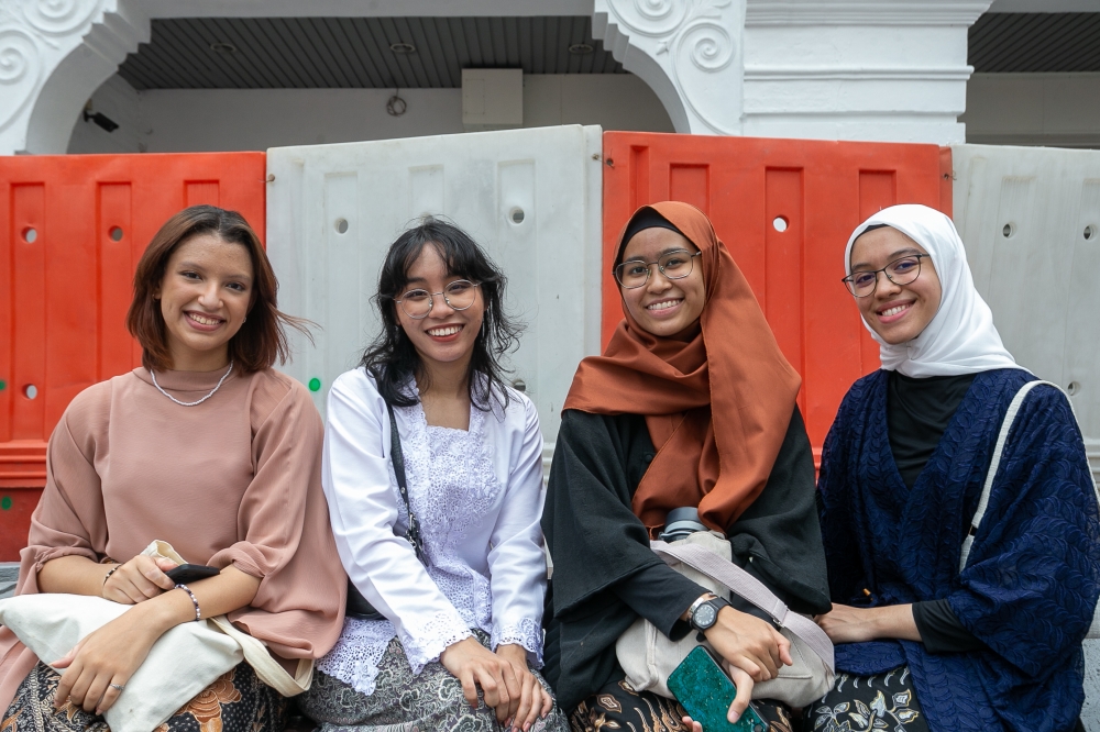 Universiti Selangor students Silah Rahman, 23, and Puteri Annur, 23, (centre) pose for a picture at Market Square (Medan Pasar) Kuala Lumpur during the extended holiday for Hari Raya Aidilfitri April 24, 2023. — Picture by Raymond Manuel