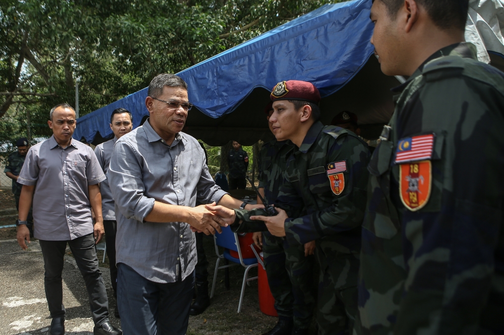 Home Minister Datuk Seri Saifuddin Nasution Ismail greets General Operations Force (PGA) personnel during a visit to the Tactical Camp (Martak PGA) at Bukit Kayu Hitam April 25, 2023. — Bernama pic