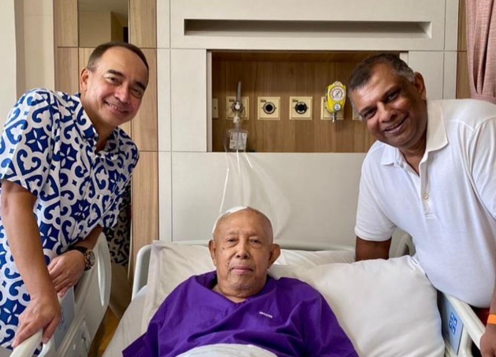 Former deputy prime minister Tun Musa Hitam is recovering from brain surgery after falling while gardening. — Picture courtesy Instagram/nasir.razak