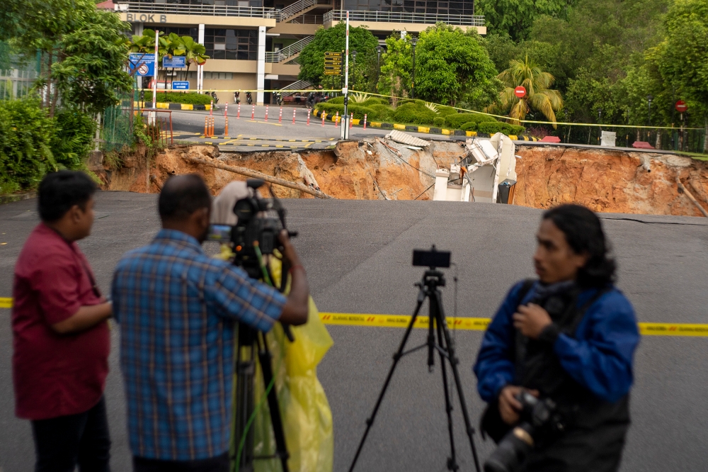A view of the landslide in front of the Malaysian Anti-Corruption Academy (Maca) and Malaysian Institute of Integrity (IIM) at Persiaran Tuanku Syed Sirajuddin that resulted in the collapse of a command post, April 25, 2023. ― Picture by Shafwan Zaidon