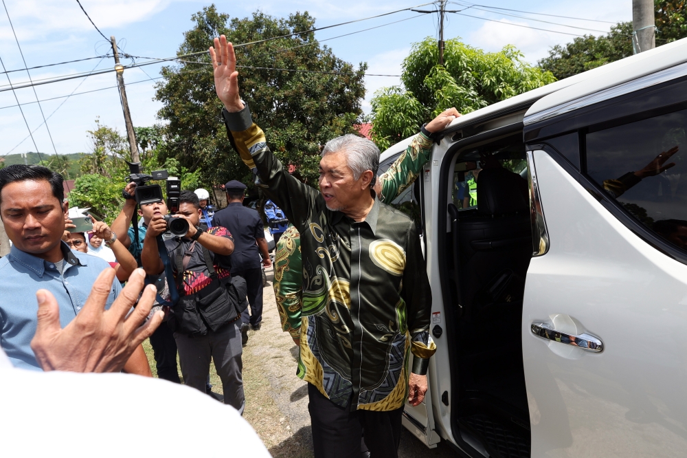 Deputy Prime Minister Datuk Seri Ahmad Zahid Hamidi during a walkabout programme at Desa KEDA Sadek in Baling April 27, 2023. ― Bernama pic
