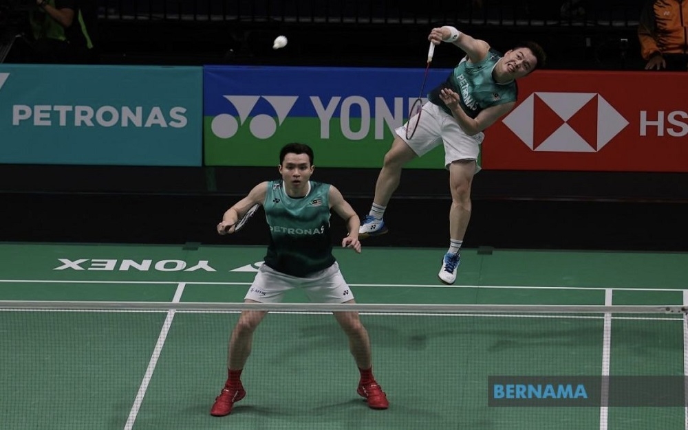 The world number two and reigning world champions failed to capitalise on a superb first game to go down 21-14, 16-21, 19-21 to 2020 Tokyo Olympics gold medallists Lee Yang-Wang Chi Lin of Taiwan. — Picture via Twitter/Bernama
