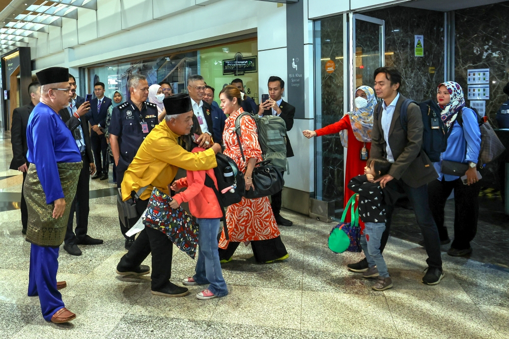 Yesterday, 30 Malaysians comprising Wisma Putra officers, Petronas workers and students arrived at Kuala Lumpur International Airport via a Saudi Arabian Airlines flight from Jeddah. ― Bernama pic