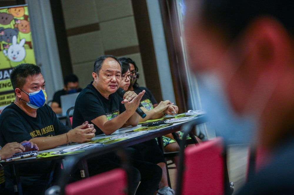 Bersih chairman Thomas Fann said it was crucial that Malaysians be informed whether any wrongdoing has been discovered in Human Resources Minister V. Sivakumar’s conduct. — Picture by Hari Anggara