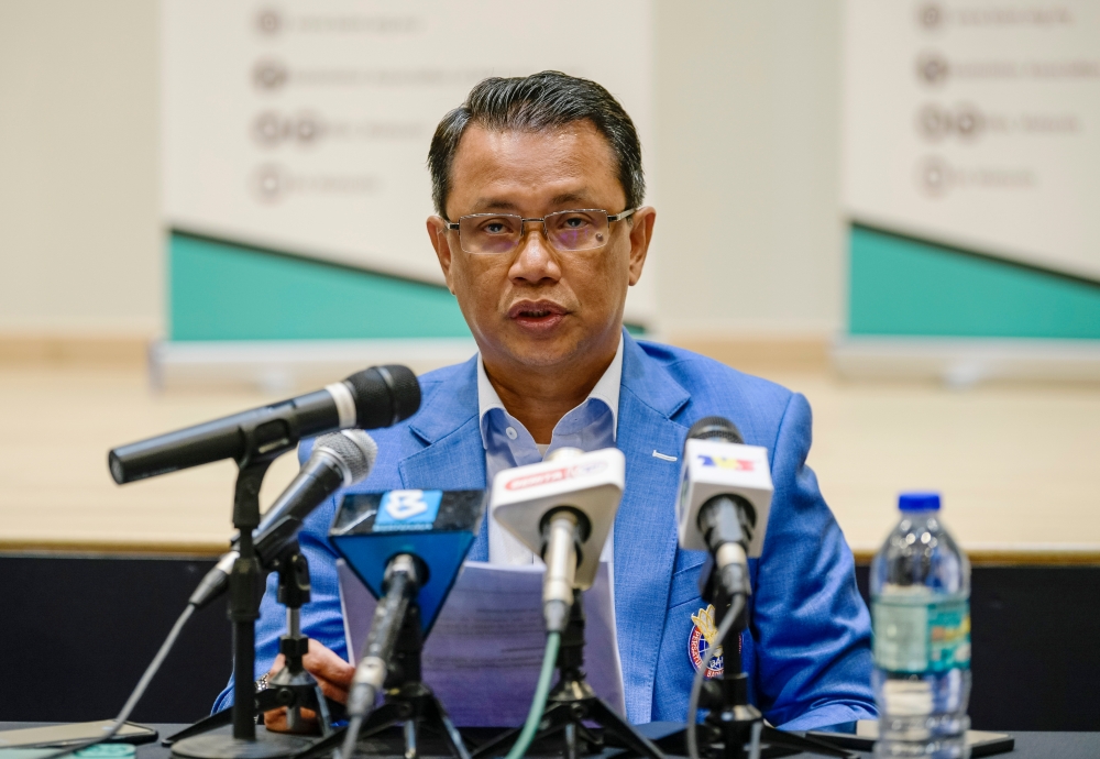 Badminton Association of Malaysia (BAM) President Tan Sri Mohamad Norza Zakaria holds a press conference after chairing the BAM Council meeting at the Malaysian Badminton Academy August 13, 2022. — Bernama pic