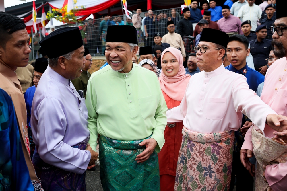 Deputy Prime Minister Datuk Seri Ahmad Zahid Hamidi arrives at the Pahang Umno Liaison Body Aidilfitri Open House at Laman Sejahtera Sungai Koyan, Lipis May 1, 2023. — Bernama pic