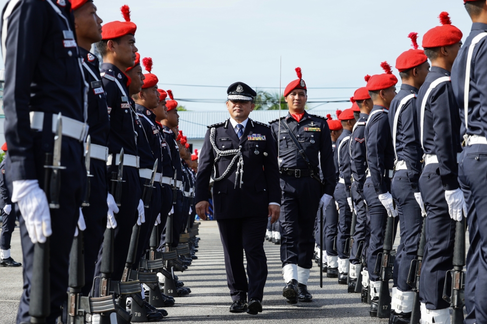 Newly appointed Terengganu Police Chief Datuk Mazli Mazlan arrives at the at the Terengganu Police Contingent Headquarters in Kuala Terengganu May 3, 2023. — Bernama pic