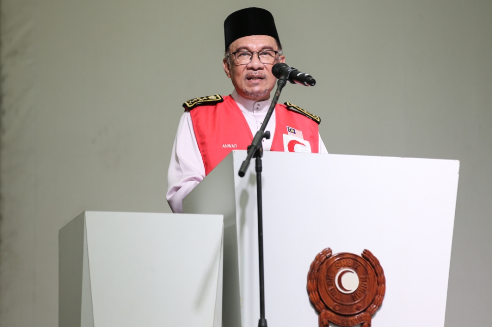 Prime Minister Datuk Seri Anwar Ibrahim said Putrajaya will continue to use ‘diplomatic channels’ in the bid to bring the fugitive businessman back. — Picture by Ahmad Zamzahuri