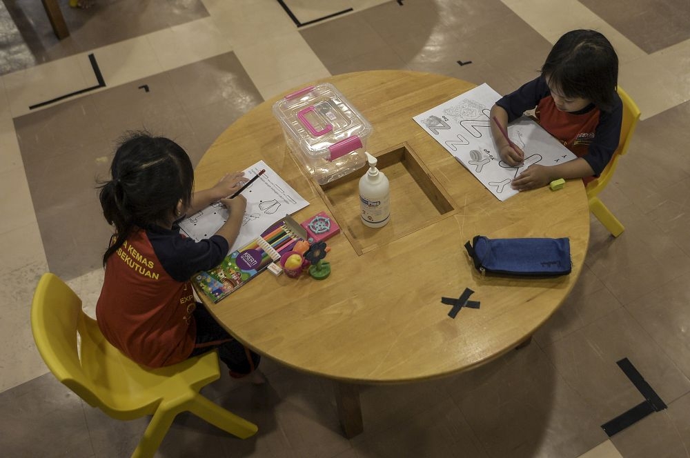 Kemas said that kindergartens also need to ensure a sufficient supply of clean water and encourage children to drink water to control their body temperature. — Picture by Shafwan Zaidon