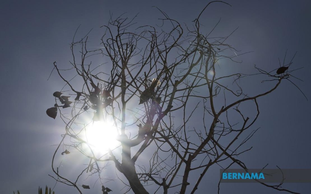 There will be no postponement of lectures and outdoor activities for students at higher education institutions (IPT) following the current hot weather phenomenon, said Higher Education Minister Datuk Seri Mohamed Khaled Nordin. — Picture via Twitter/Bernama