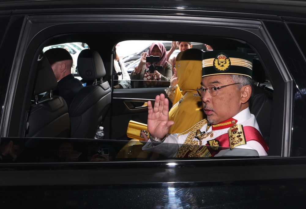Yang di-Pertuan Agong Al-Sultan Abdullah Ri’ayatuddin Al-Mustafa Billah Shah and Raja Permaisuri Agong Tunku Azizah Aminah Maimunah Iskandariah today attended the Coronation Ceremony of King Charles III. — Bernama pic